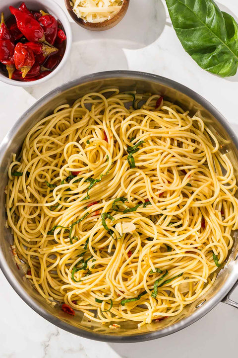 Spaghetti Aglio, Olio e Peperoncino Calabrese (Serves 2-3)